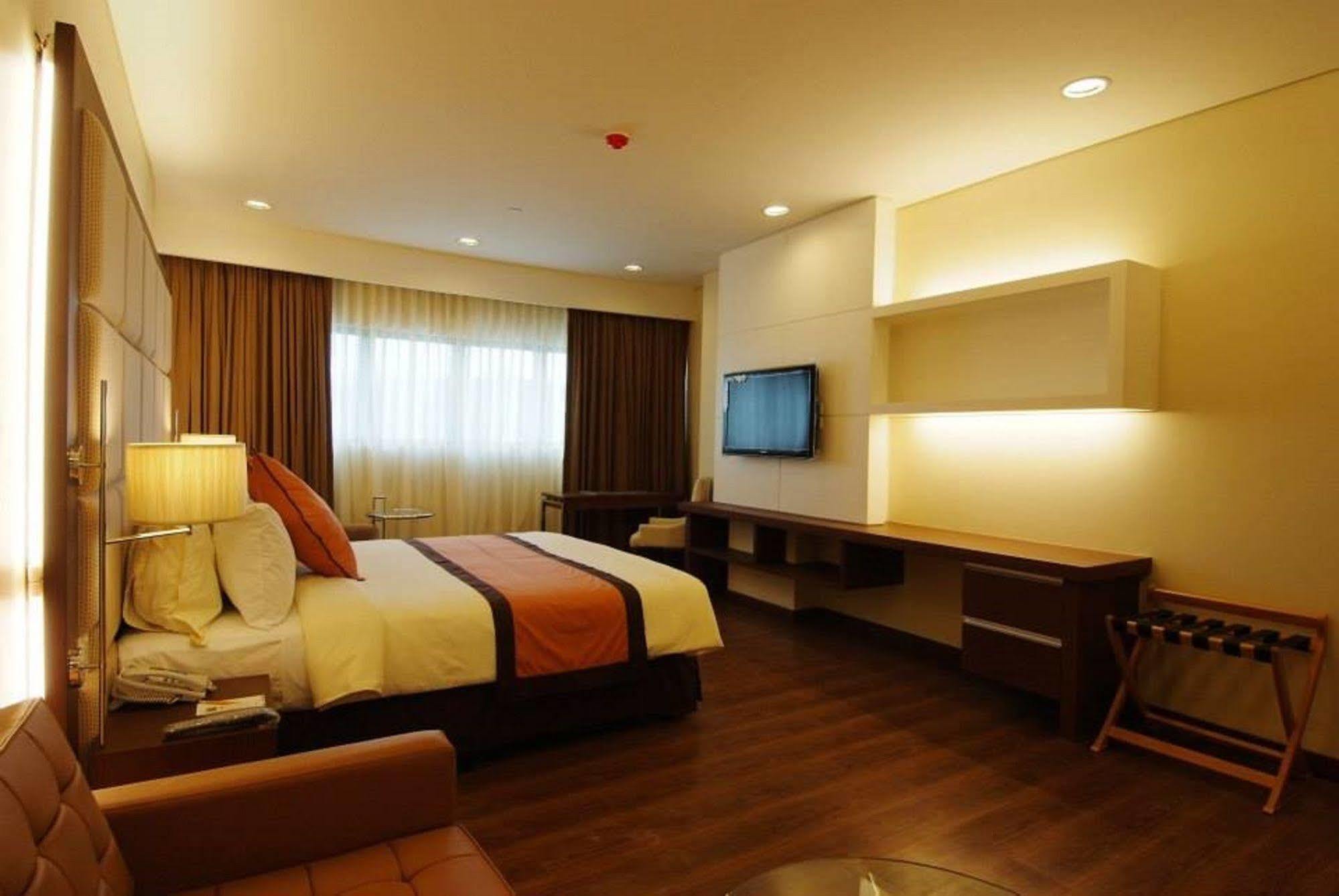 Santomas Suites Santo Tomas Exterior foto